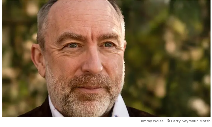 Wikipedia Gründer Jimmy Wales spricht im Studio 14, der rbb Dachlounge über seine Prinzipien